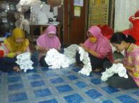 Melihat Langsung Proses Pembuatan Sasirangan